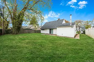 82 Elm Dr N, Levittown, NY 11756 - Photo 23