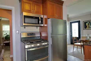 145 Wilton St, New Hyde Park, NY 11040 - Photo 15