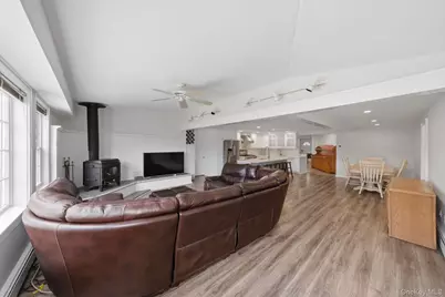 60A Union Avenue, Center Moriches, NY 11934 - Photo 15