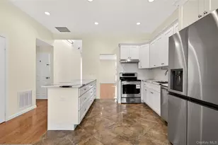 215 Summit Way, Syosset, NY 11791 - Photo 7