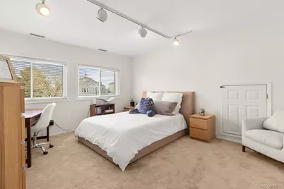 152 Pace Drive S, West Islip, NY 11795 - Photo 17