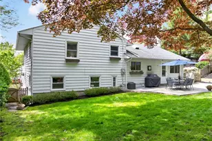 34 Bridge Rd, Manhasset, NY 11030 - Photo 27