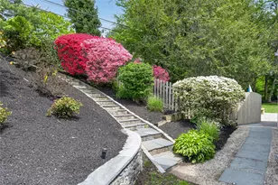 34 Bridge Rd, Manhasset, NY 11030 - Photo 23