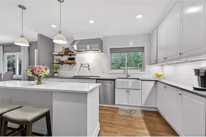 34 Bridge Road, Manhasset, NY 11030 - Photo 13