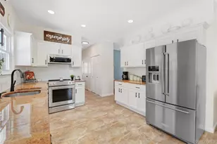 20 Chateau Dr, Manorville, NY 11949 - Photo 17
