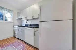 49 Mildred Pl, North Babylon, NY 11703 - Photo 9