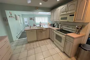 581 Grand Ave, Lindenhurst, NY 11757 - Photo 9