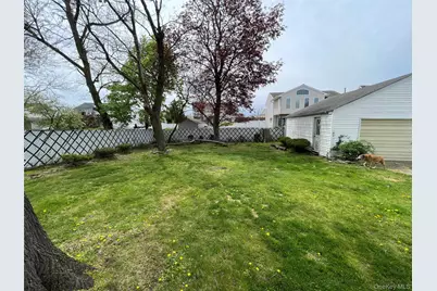 581 Grand Avenue, Lindenhurst, NY 11757 - Photo 33