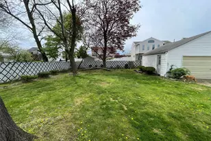 581 Grand Ave, Lindenhurst, NY 11757 - Photo 33