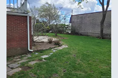 33 Nassau Boulevard, West Hempstead, NY 11552 - Photo 9