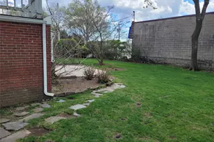 33 Nassau Blvd, West Hempstead, NY 11552 - Photo 9