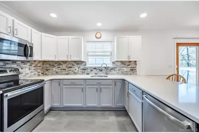 343 Oak Avenue, Flanders, NY 11901 - Photo 19