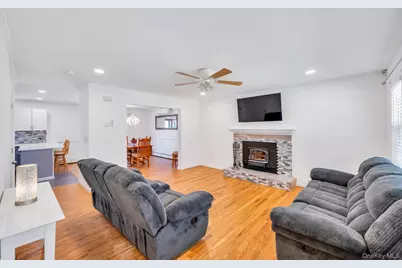 343 Oak Avenue, Flanders, NY 11901 - Photo 9