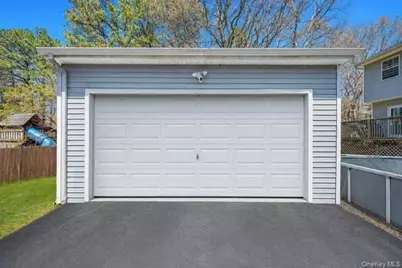343 Oak Avenue, Flanders, NY 11901 - Photo 37