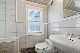 10 Bunny Ln, Amityville, NY 11701 - Photo 19