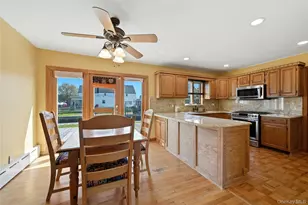 10 Bunny Ln, Amityville, NY 11701 - Photo 7