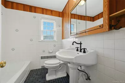 10 Bunny Lane, Amityville, NY 11701 - Photo 15