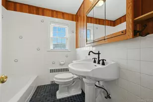 10 Bunny Ln, Amityville, NY 11701 - Photo 15