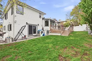 1 White Oak Dr, Port Washington, NY 11050 - Photo 23