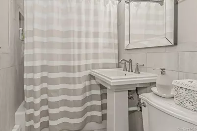 25 Summit Lane, Levittown, NY 11756 - Photo 11