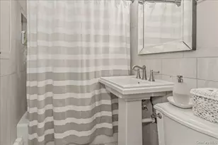 25 Summit Ln, Levittown, NY 11756 - Photo 11