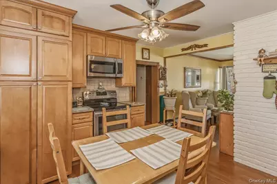 25 Summit Lane, Levittown, NY 11756 - Photo 9