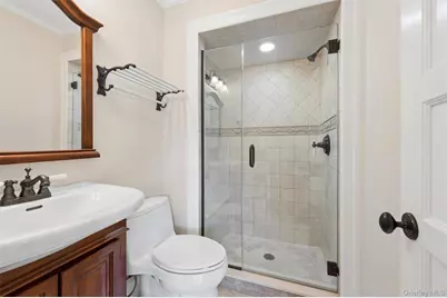 5 Maryland Boulevard, Hampton Bays, NY 11946 - Photo 13