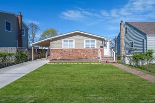 16 Riviera Pkwy, Lindenhurst, NY 11757 - Photo 3