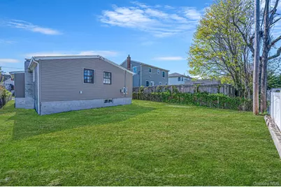 16 Riviera Parkway, Lindenhurst, NY 11757 - Photo 29