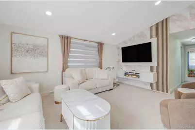16 Riviera Parkway, Lindenhurst, NY 11757 - Photo 5