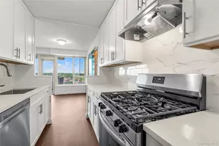 166-25 Powells Cove Blvd, Whitestone, NY 11357 - Photo 11