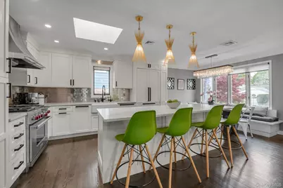 39 Warwick Place, Port Washington, NY 11050 - Photo 5