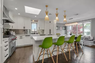 39 Warwick Pl, Port Washington, NY 11050 - Photo 5