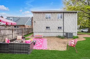 39 Warwick Pl, Port Washington, NY 11050 - Photo 17