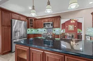 2 Tottenham Pl, New Hyde Park, NY 11040 - Photo 5