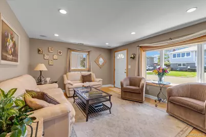 25 Bayview Avenue, Babylon, NY 11702 - Photo 5