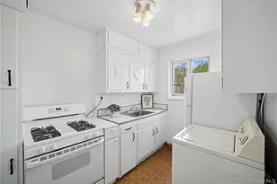 220-04 Stronghurst Ave, Queens Village, NY 11427 - Photo 7