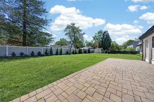 61 Crestwood Dr, Huntington Station, NY 11746 - Photo 35