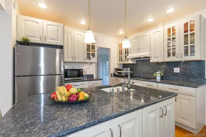 1067 Theodora Street, Franklin Square, NY 11010 - Photo 7