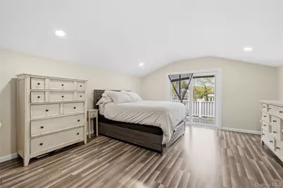 237 Woodlawn Avenue, Saint James, NY 11780 - Photo 19