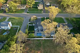237 Woodlawn Ave, Saint James, NY 11780 - Photo 35
