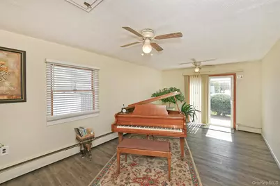 7 Low Lane, Levittown, NY 11756 - Photo 9