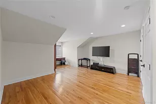 10 Kensington Cir, Manhasset, NY 11030 - Photo 25