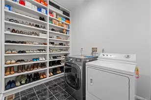 10 Kensington Cir, Manhasset, NY 11030 - Photo 29