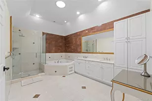 10 Kensington Cir, Manhasset, NY 11030 - Photo 19