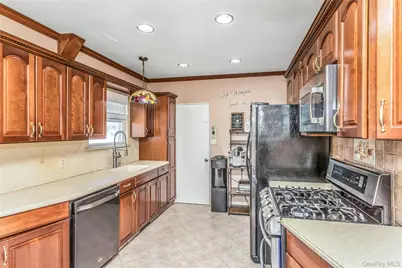 81 Midwood Street, Valley Stream, NY 11580 - Photo 7