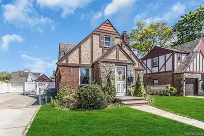 81 Midwood Street, Valley Stream, NY 11580 - Photo 3