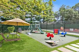 47 Northgate Cir, Melville, NY 11747 - Photo 21