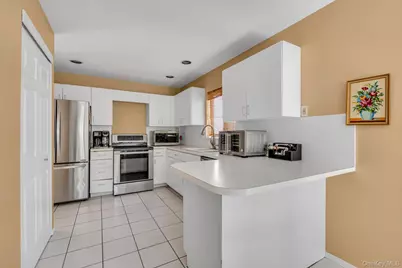 47 Northgate Circle, Melville, NY 11747 - Photo 7