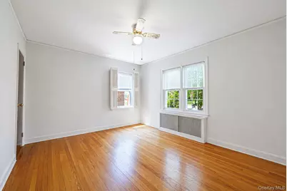 8 Maple Lane, New Hyde Park, NY 11040 - Photo 11